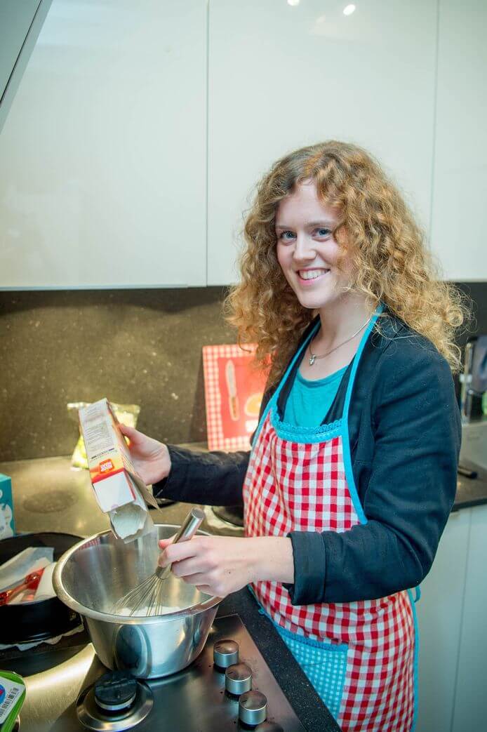 Jeanne in de keuken.