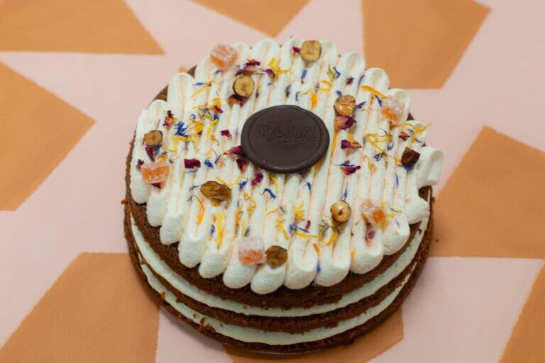 Een vegan worteltaart van Trashure Taarten, de bakker in Nijmegen.