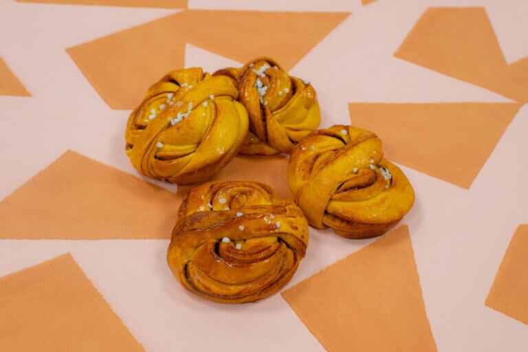 Cinnamon cardamom buns