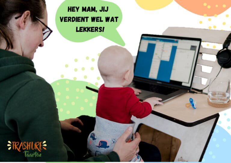 Een baby op schoot bij moeder bestelt een taart online.