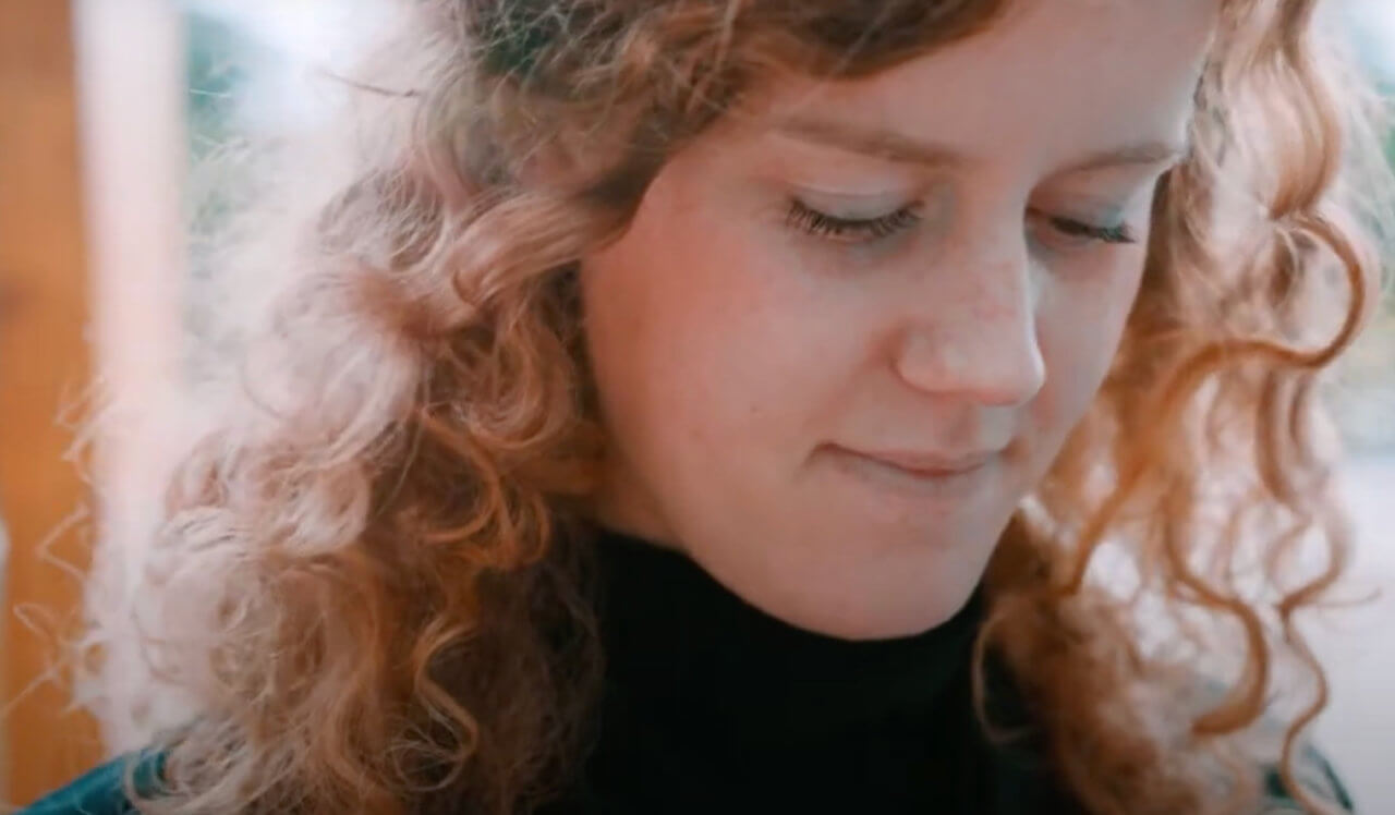 Beeld van Jeanne uit de video